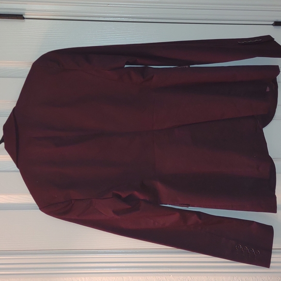 Crisp burgundy women's one button jacket/blazer size 6! - Picture 4 of 5